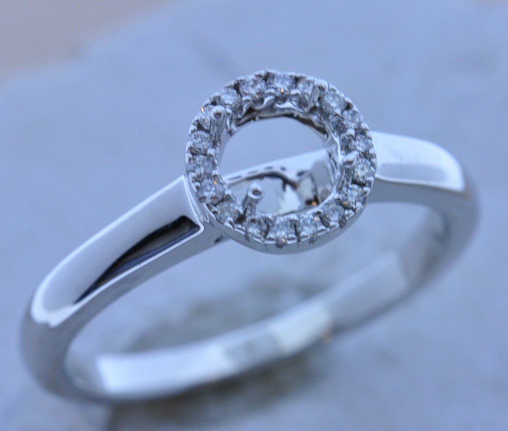 Simple 14k White Gold Engagement Ring 140-756